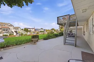 121 Drake Ct, West Islip, NY 11795 - Photo 23