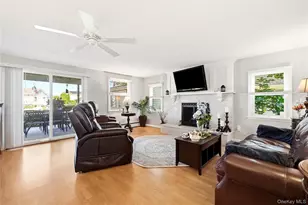 121 Drake Ct, West Islip, NY 11795 - Photo 17