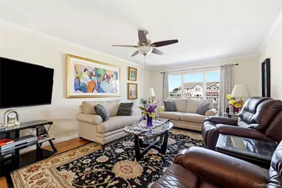 121 Drake Court, West Islip, NY 11795 - Photo 3