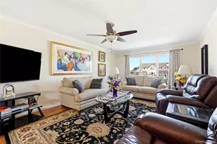 121 Drake Ct, West Islip, NY 11795 - Photo 3