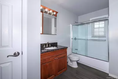 184 Hallock Road #1I1, Lake Grove, NY 11755 - Photo 9