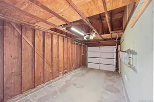 209 Strathmore Gate Dr, Stony Brook, NY 11790 - Photo 27