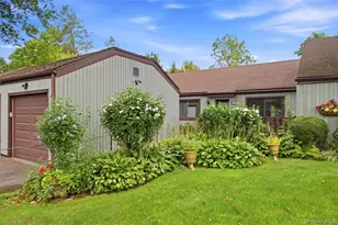 209 Strathmore Gate Dr, Stony Brook, NY 11790 - Photo 5