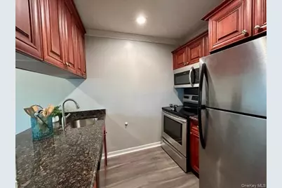 184 Hallock Road #3F2, Lake Grove, NY 11755 - Photo 3