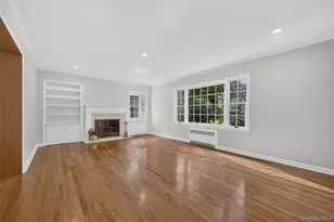 70 Woodedge Rd, Manhasset, NY 11030 - Photo 5