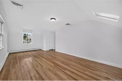 70 Woodedge Road, Manhasset, NY 11030 - Photo 15