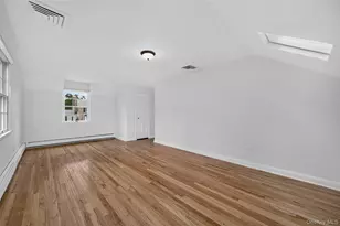 70 Woodedge Rd, Manhasset, NY 11030 - Photo 15