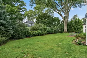 70 Woodedge Rd, Manhasset, NY 11030 - Photo 25
