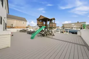 3634 Somerset Dr, Seaford, NY 11783 - Photo 5