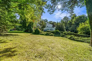 27 Winter Ln, Dix Hills, NY 11746 - Photo 9