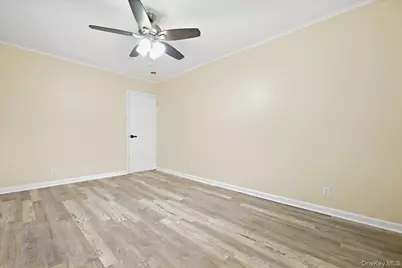 87-68 Little Neck Parkway, Floral Park, NY 11001 - Photo 21