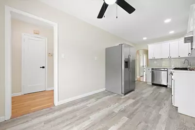 87-68 Little Neck Parkway, Floral Park, NY 11001 - Photo 11