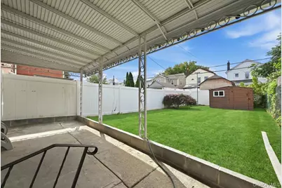 87-68 Little Neck Parkway, Floral Park, NY 11001 - Photo 27