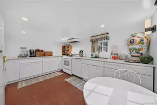 1673 Northern Blvd, Roslyn, NY 11576 - Photo 9