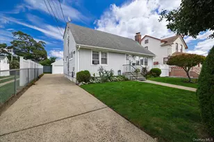 28 Harrison Ave, Freeport, NY 11520 - Photo 3