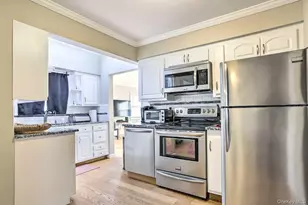 1648 Paula Ln, East Meadow, NY 11554 - Photo 5