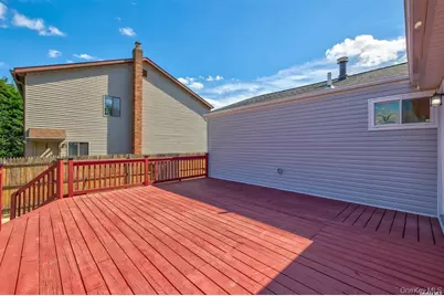 218 E Alhambra Avenue, Lindenhurst, NY 11757 - Photo 7
