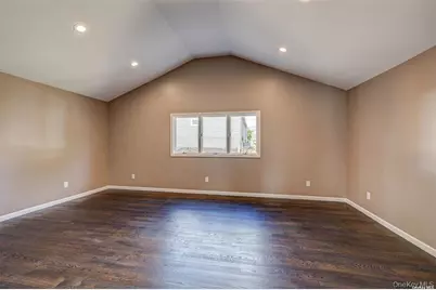 218 E Alhambra Avenue, Lindenhurst, NY 11757 - Photo 17