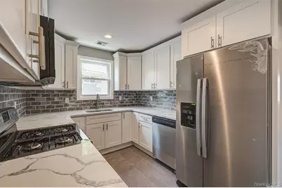 218 E Alhambra Avenue, Lindenhurst, NY 11757 - Photo 13