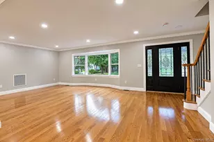 140 Seaman Neck Rd, Dix Hills, NY 11746 - Photo 3