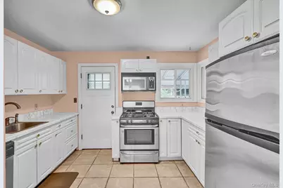 316 39th Street, Lindenhurst, NY 11757 - Photo 7