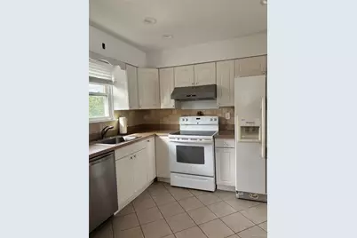 27 Hendrick Avenue #Upper, Glen Cove, NY 11542 - Photo 3