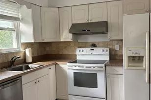 27 Hendrick Ave, Glen Cove, NY 11542 - Photo 3