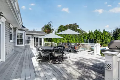 125 Pace Drive S, West Islip, NY 11795 - Photo 27