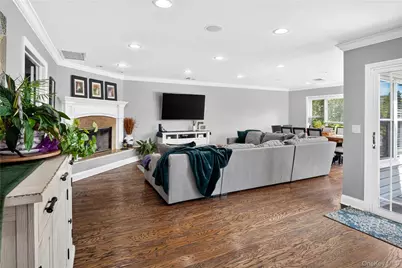 125 Pace Drive S, West Islip, NY 11795 - Photo 5