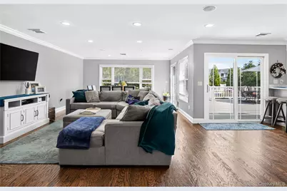 125 Pace Drive S, West Islip, NY 11795 - Photo 7