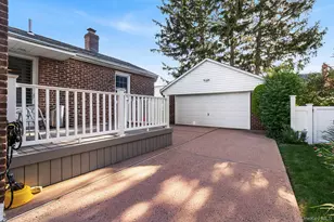 305 White Rd, Mineola, NY 11501 - Photo 23
