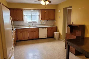 110 Crest Ave, Elmont, NY 11003 - Photo 21