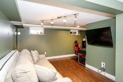 21 Kathleen Drive E, Syosset, NY 11791 - Photo 33