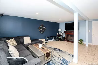 21 Kathleen Drive E, Syosset, NY 11791 - Photo 29