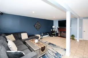 21 Kathleen Dr E, Syosset, NY 11791 - Photo 29