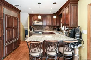 21 Kathleen Dr E, Syosset, NY 11791 - Photo 13