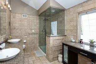 21 Kathleen Dr E, Syosset, NY 11791 - Photo 19