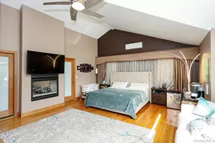 21 Kathleen Dr E, Syosset, NY 11791 - Photo 17