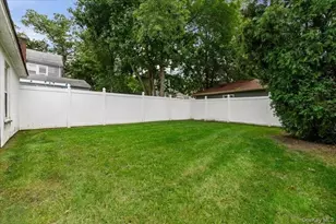 1051 Roselle Pl, Woodmere, NY 11598 - Photo 25