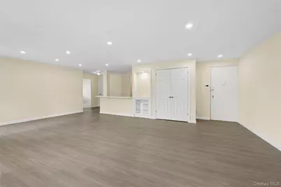166-26 Powells Cove Boulevard #3D, Whitestone, NY 11357 - Photo 3
