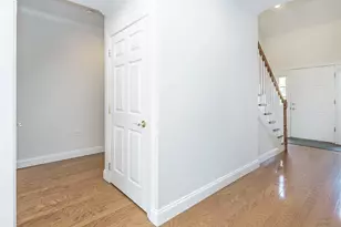 194 Pond View Dr, Port Washington, NY 11050 - Photo 33
