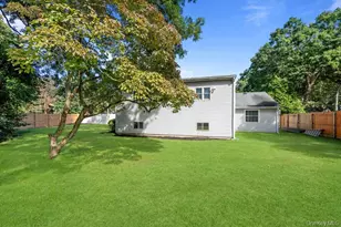 22 Half Moon Pond Rd, Ridge, NY 11961 - Photo 9