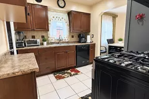 1312 Park Ave, New Hyde Park, NY 11040 - Photo 5