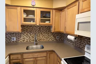 18L Hastings Court, Yorktown Heights, NY 10598 - Photo 3