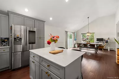 5 Charles Court, Ronkonkoma, NY 11779 - Photo 5
