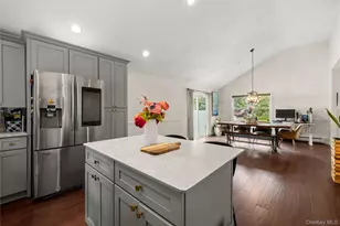 5 Charles Ct, Ronkonkoma, NY 11779 - Photo 5