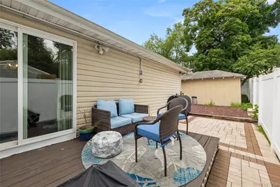 5 Charles Court, Ronkonkoma, NY 11779 - Photo 17