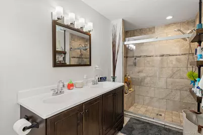 5 Charles Court, Ronkonkoma, NY 11779 - Photo 11