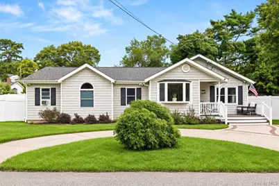 5 Charles Court, Ronkonkoma, NY 11779 - Photo 1