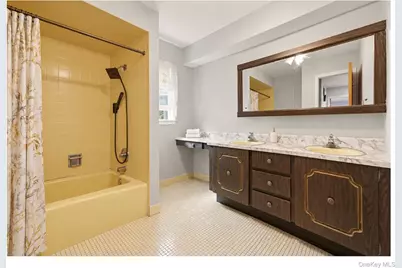 18044 Grand Central Parkway, Jamaica, NY 11432 - Photo 21
